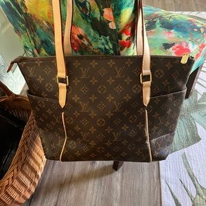 NEW YEARS SALE 🎉🎊New Brown monogram HOBO zipper top Bag !